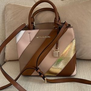 Small party/church leather purse. Used for one party. Zipper pocket in middle